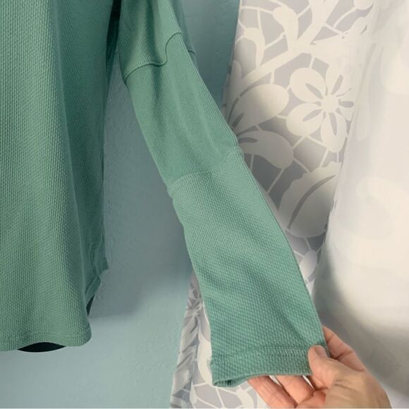 Columbia Sage Green Thermal Long Sleeve Top Size Medium - Picture 3 of 9